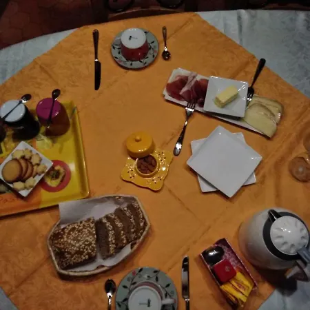 Las Hourques Bed & Breakfast Demu